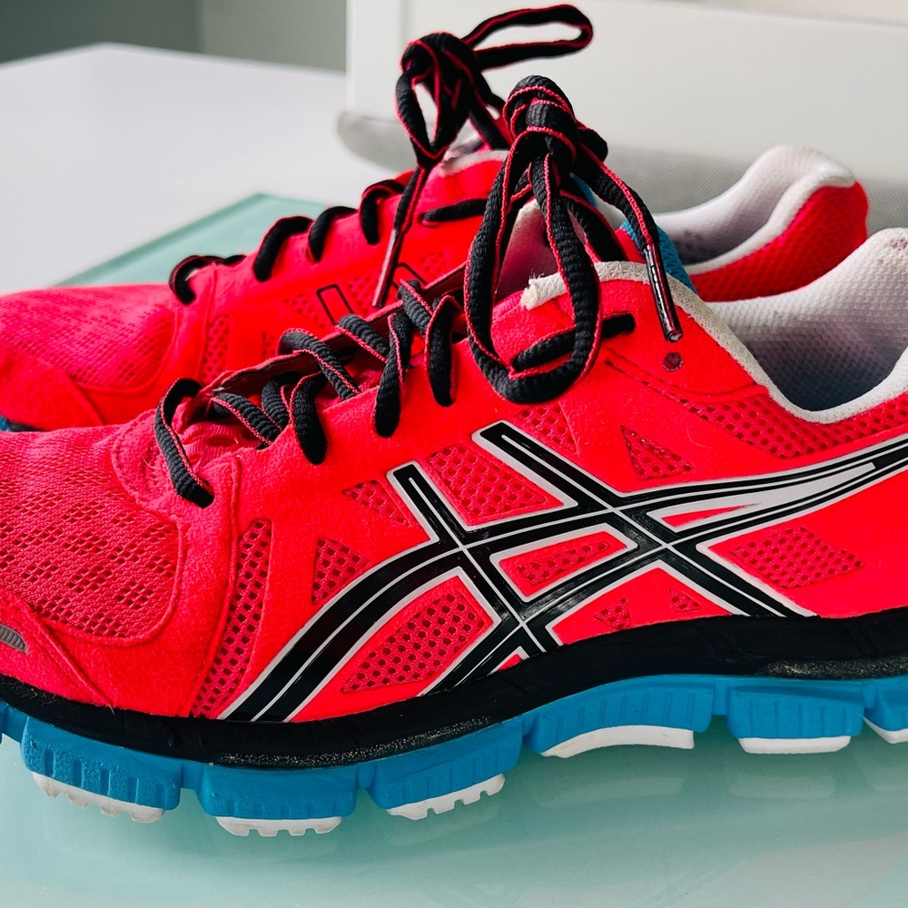 Asics Neo Gel Running Shoe